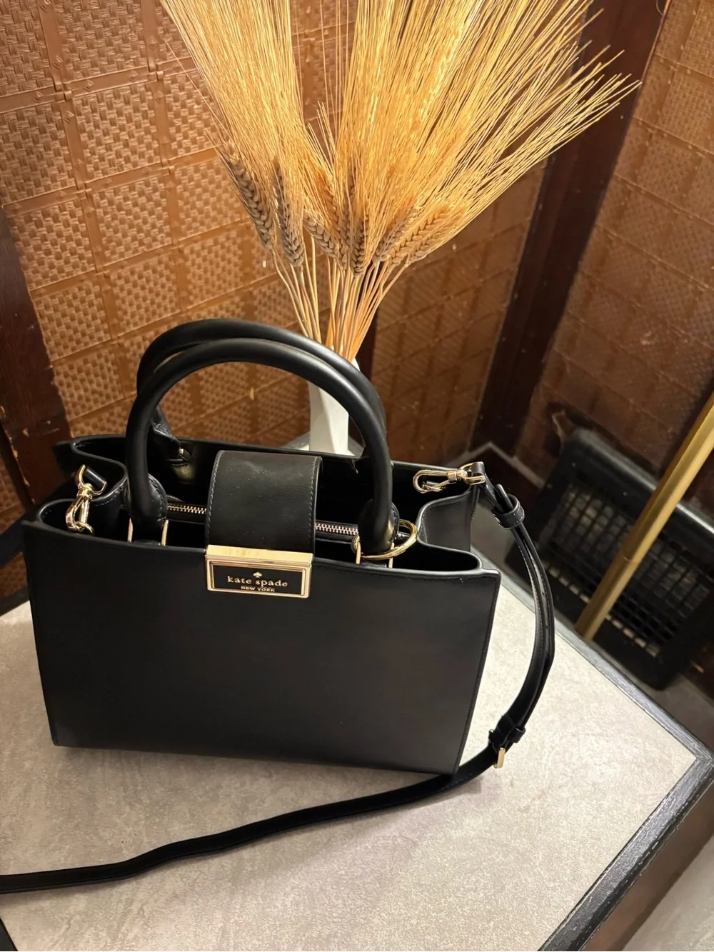 Kate Spade Reegan Medium Smooth Leather Satchel Crossbody in Black